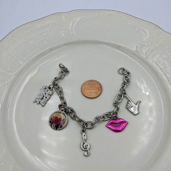 Glee Silver Tone Charm Bracelet Super Gleek - Picture 9 of 9